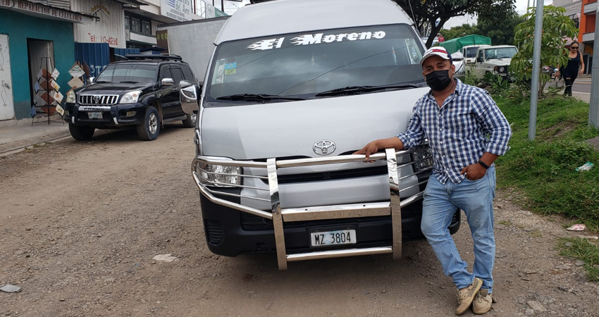 Osnyh Irías Flores, propietario de Transporte El Moreno. Foto: José Enrique Ortega/Radio ABC Stereo