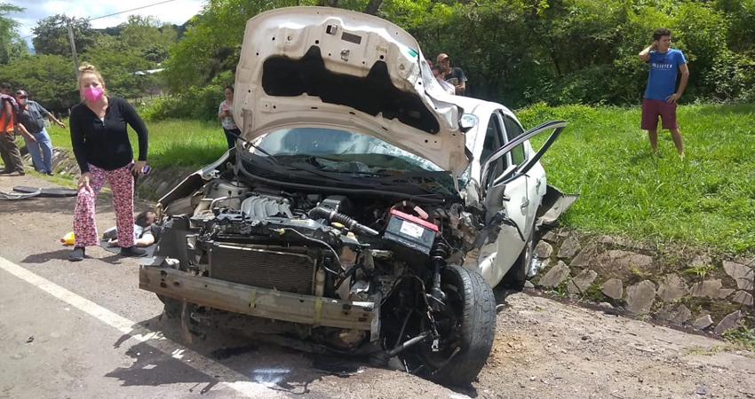 La estudiante conducía el carro color blanco de sur a norte. Foto: Juan Fco. Dávila/Radio ABC Stereo