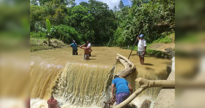 Los trabajadores de ENACAL han hecho todo lo posible para restablecer el servicio. Foto: Cortesía/Radio ABC Stereo