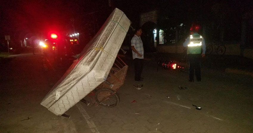 Uno de los afectados fue el conductor de un triciclo, quien trasladaba un colchón. Foto: José Enrique Ortega/Radio ABC Stereo