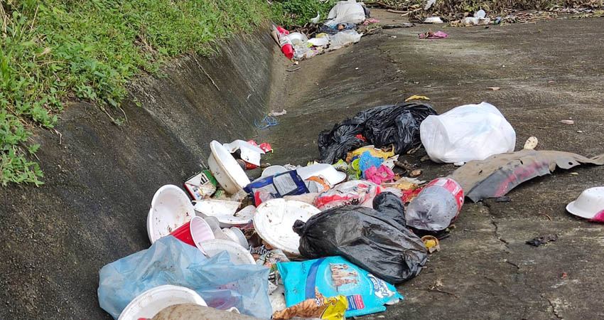 Además del mal manejo de los desperdicios, observaron que hay pocos recipientes para depositar basura. Foto: Cortesía/Radio ABC Stereo