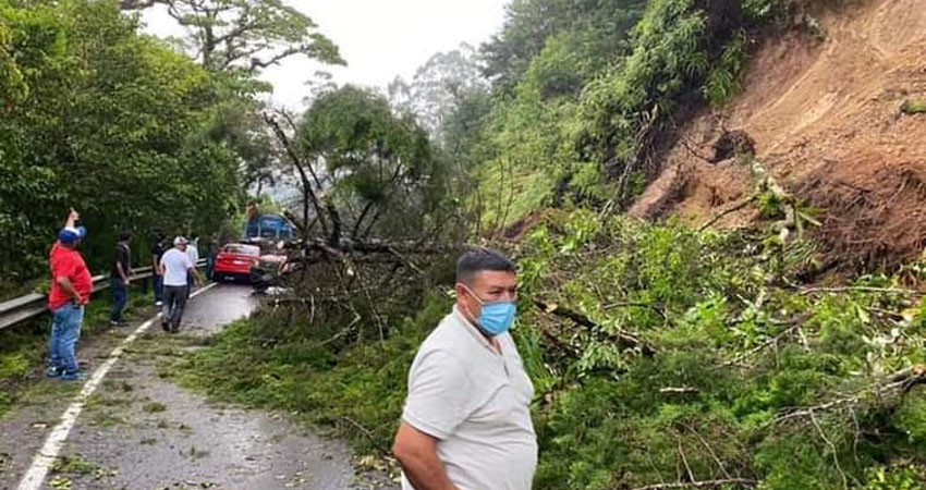 Recomiendan conducir con precaución en caso de que ocurriera otro deslave similar en la zona. Foto: Cortesía/Radio ABC Stereo