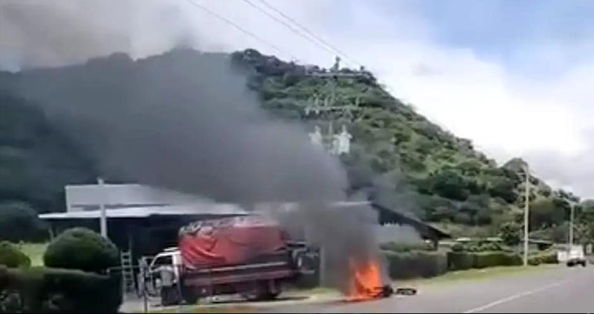 Motocicleta incendiada en Jinotega. Foto: Cortesía/Radio ABC Stereo