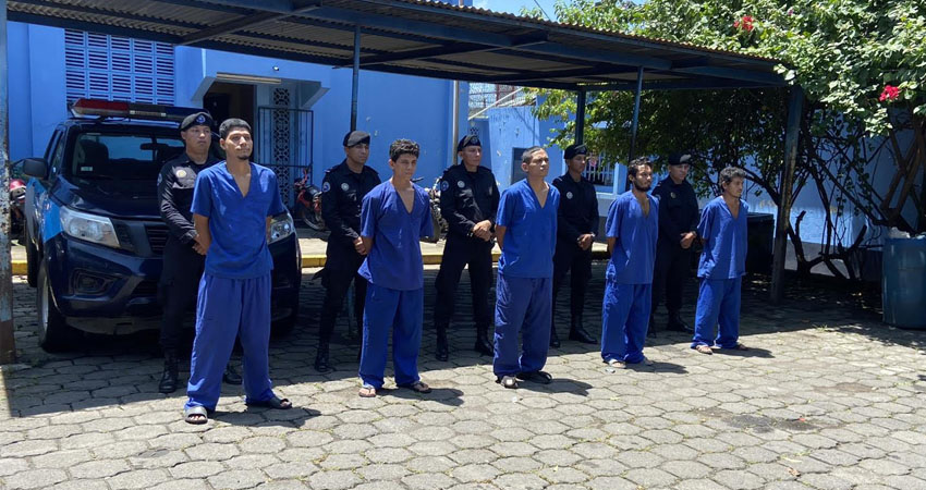 Policía Nacional de Chinandega encarceló a supuestos ladrones. Foto: Cortesía/Radio ABC Stereo