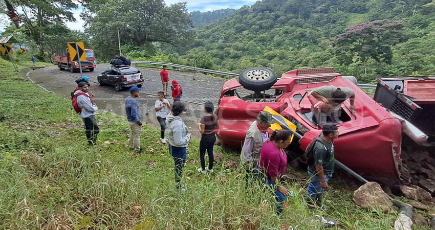 Trágico vuelco en Matagalpa deja tres hombres muertos. Foto: Mefi Gutiérrez Basiles/Radio ABC Stereo
