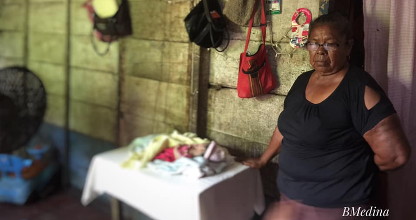 La pequeña no resistió a la brutal golpiza. Foto: Belkiss Medina