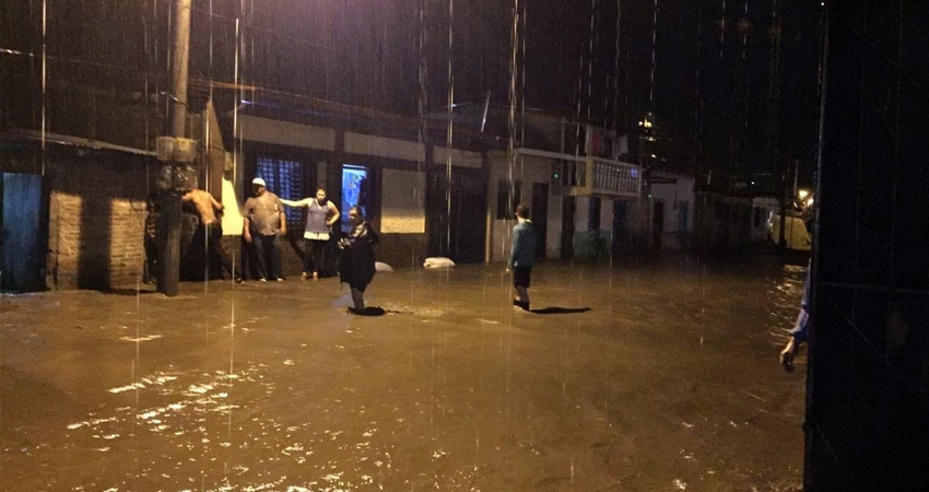 Las inundaciones han afectado viviendas, centros escolares y al asilo de ancianos. Foto: Cortesía/Redes Sociales