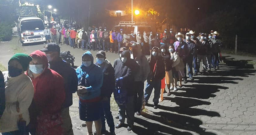 Muchas personas se acercaron a los puestos desde el sábado 02 de octubre. Foto: Cortesía/JinoTV