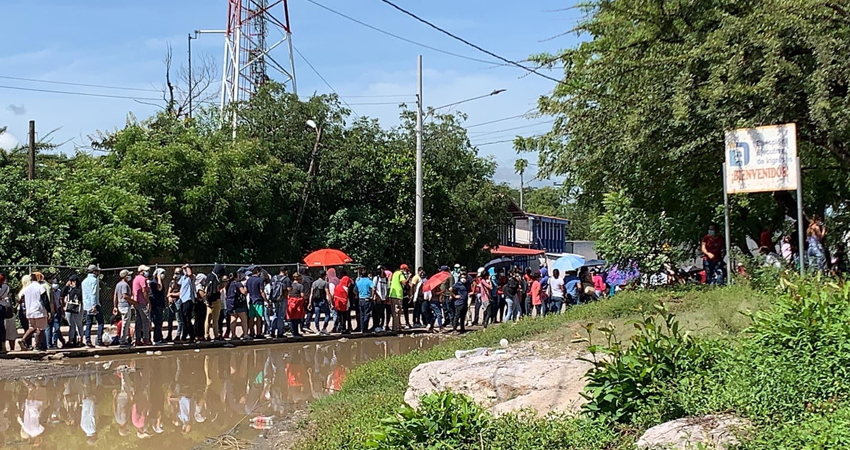 Cientos de nicaragüenses están viajando hasta Honduras para vacunarse. Foto: Cortesía/Radio ABC Stereo