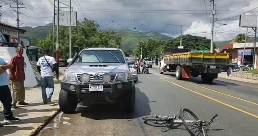 La ciclista resultó con golpes y heridas en su cuerpo. Foto: Marvin Gadea/Radio ABC Stereo