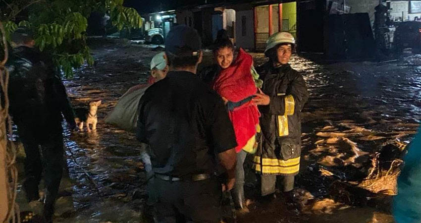 Familias evacuadas debido a inundaciones. Foto: Cortesía / Radio ABC Stereo