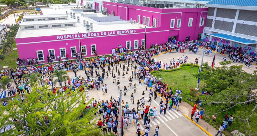 El nuevo hospital, que dispone de siete edificios, es uno de los centros médicos más amplios y equipados de la región.