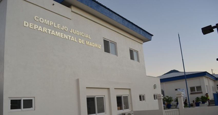 El sujeto es acusado de haber atacado a dos jóvenes durante una riña con un arma blanca, mientras consumían alcohol. El hecho dejó un fallecido.