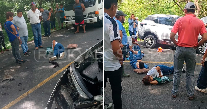 Una camioneta y un camión se vieron involucrados en el choque. Foto: Cortesía/Radio ABC Stereo