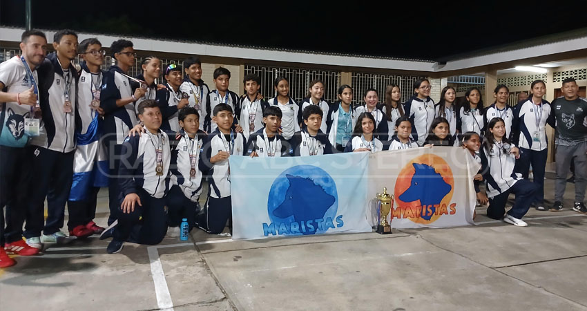 Entre aplausos fueron recibidos los atletas del colegio Hermanos Maristas, tras su participación en los Juegos Estudiantiles Centroamericanos, donde contribuyeron a que Nicaragua obtuviera medallas de oro, plata y bronce.