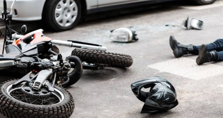 En Nicaragua, abandonar el lugar de un accidente de tránsito sin auxiliar a las víctimas constituye un delito. La ley obliga a los conductores y testigos a permanecer en el sitio y brindar ayuda inmediata.