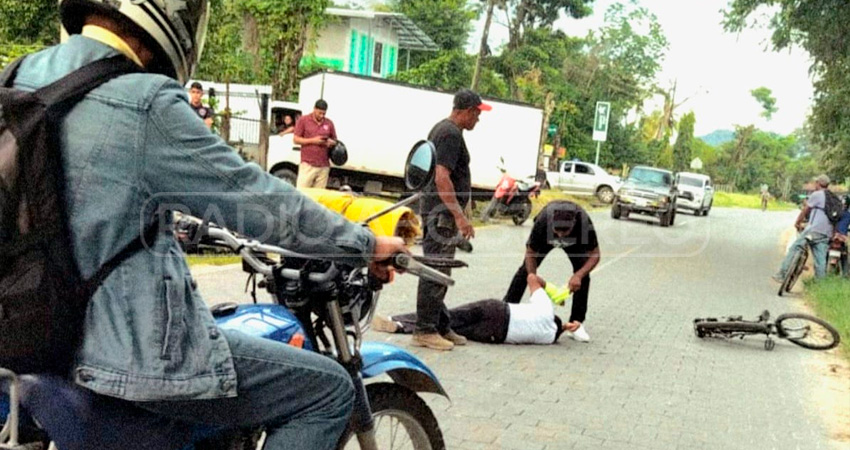 Tanto la motociclista como el ciclista fueron trasladados de emergencia al hospital de Jalapa.
