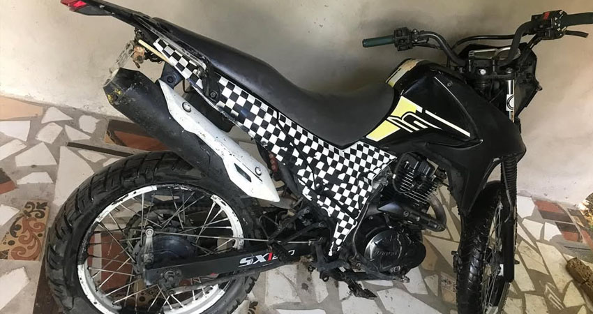 El hombre se presentó por una publicación que anunciaba la venta de la moto. Al tener los papeles en la mano, huyó del sitio con el vehículo.