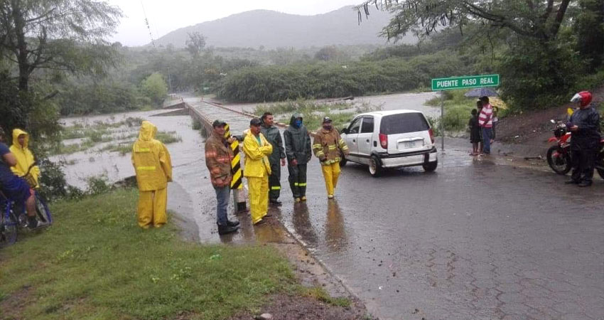 Bomberos de Condega en puntos vulnerables. Foto: Cortesía