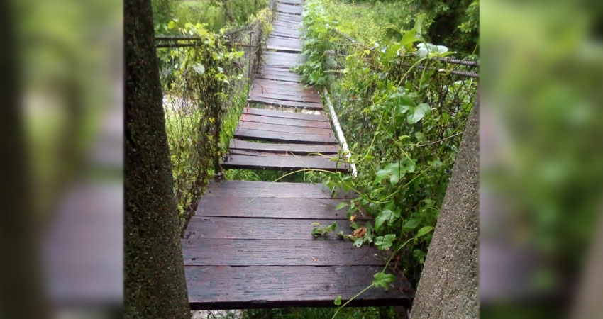 El mal estado de los puentes evita la circulación segura de los pobladores. Foto: Cortesía/Radio ABC Stereo