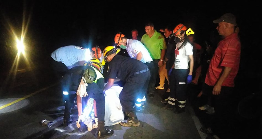 Socorristas acudieron a la escena pero el hombre ya había fallecido. Foto: Juan Fco. Dávila/Radio ABC Stereo