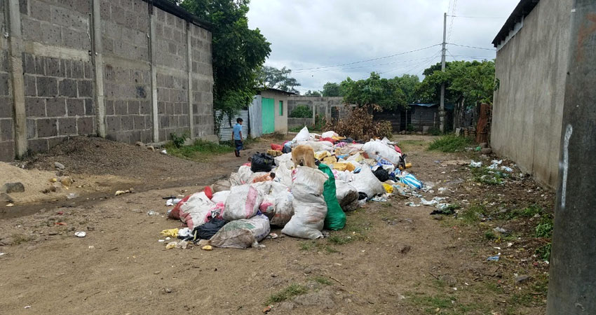 Cuando el camión no pasa la basura se acumula. Foto: Roberto Mora/Radio ABC Stereo
