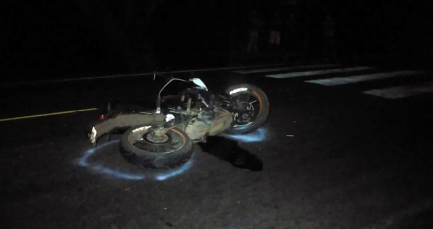 El joven motociclista murió en el lugar del accidente. Foto: Juan Fco. Dávila/Radio ABC Stereo