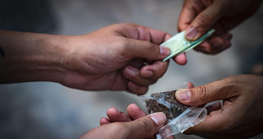 Según el denunciante, los vendedores y consumidores de drogas se ubican cerca de un preescolar. Foto de referencia.