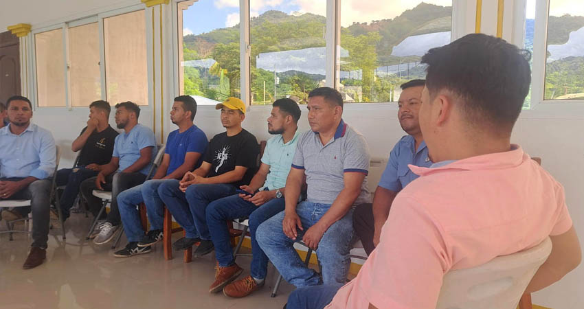 Los afectados denunciaron la estafa y advirtieron a otros no caer en el engaño. Foto: Jacdiel Rivera
