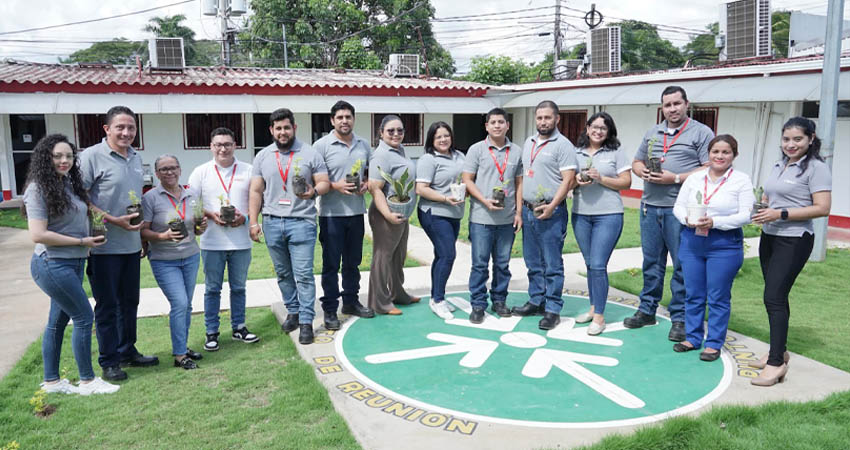 Claro realiza jornada de reforestación en sus instalaciones