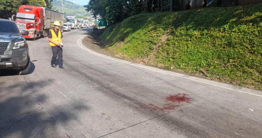 Atrasos en la circulación vehicular debido al accidente de tránsito. Foto: Camilo Orozco