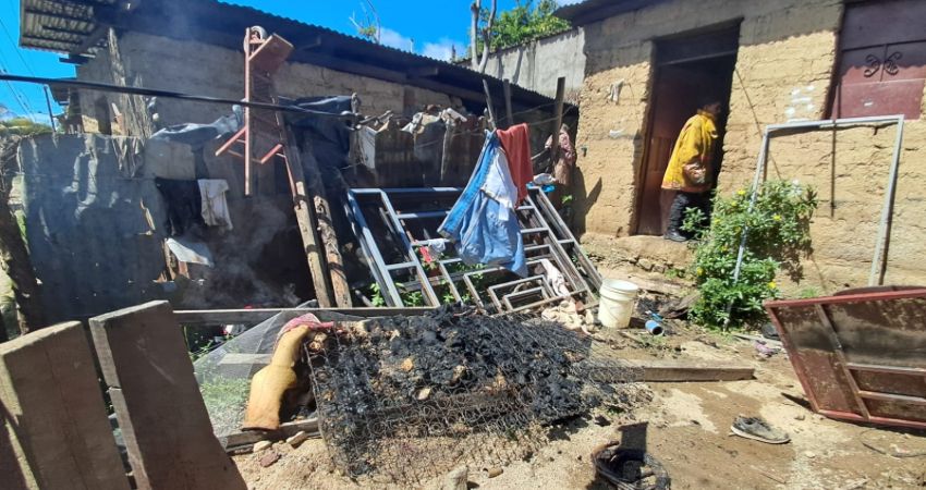 Principio de incendio en Ocotal afecta vivienda de adulta mayor. Foto: Cortesía/Radio ABC Stereo