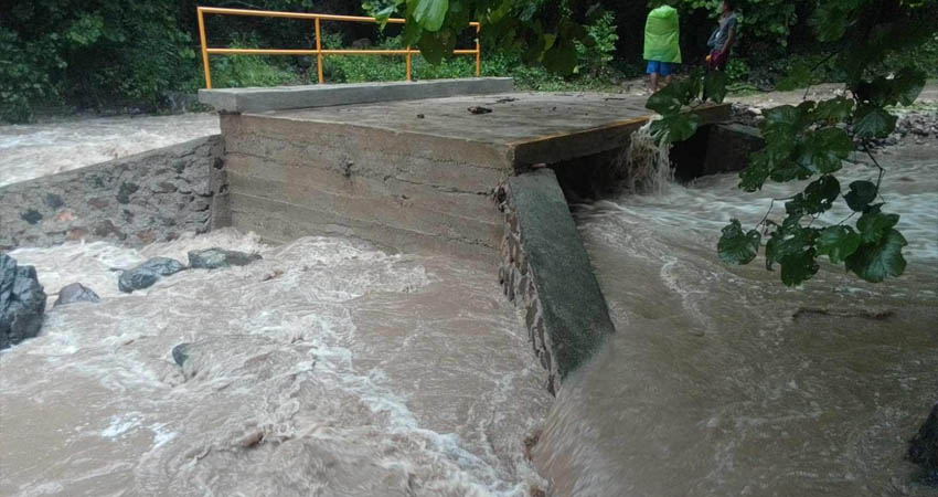 Tormenta tropical causó daños en puente de Cusmapa. Foto: Cortesía/Radio ABC Stereo