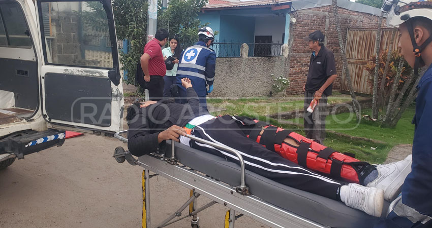 El adolescente sufrió lesiones tras el impacto. Foto: José Enrique Ortega/Radio ABC Stereo