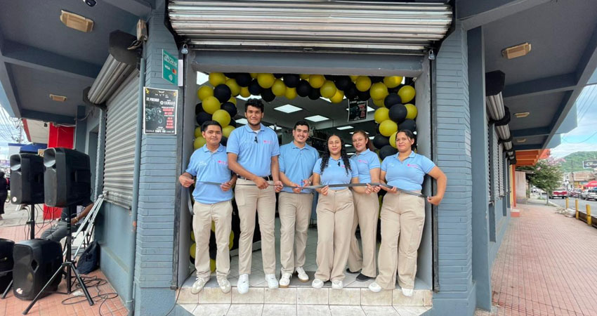 La tienda está ubicada frente a la gasolinera Petronic El Carmen. FOto: Dayana González/Radio ABC Stereo