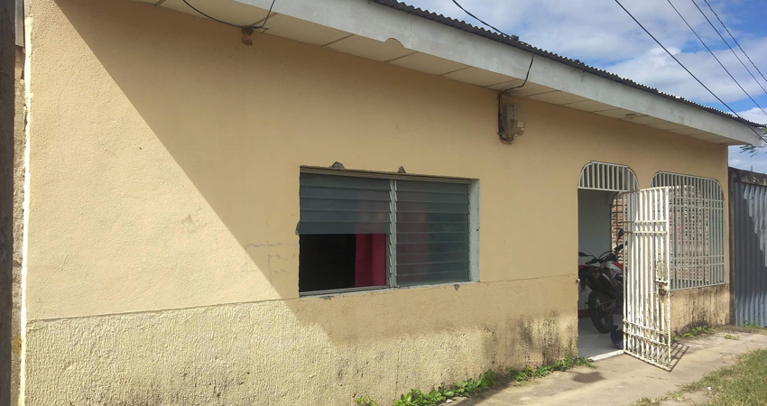 Los delincuentes quitaron la verja para ingresar a la vivienda. Foto: Juan Fco. Dávila/Radio ABC Stereo