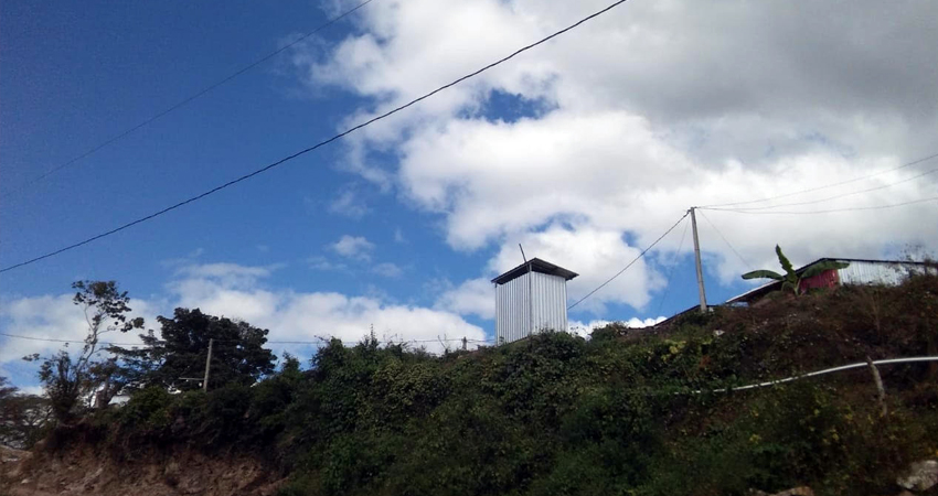 Tras años de demanda, más de 300 comunitarios ahora tienen energía eléctrica. Foto: Cortesía