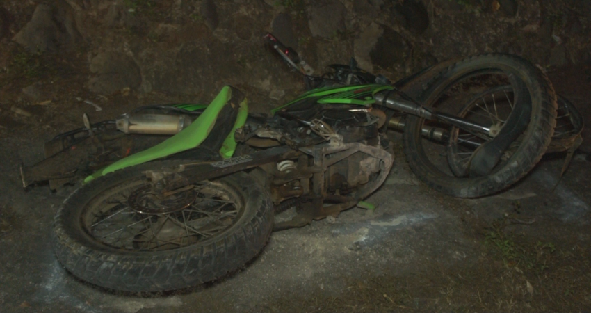 La motocicleta quedó a un lado de la vía. Foto: Juan Fco. Dávila/Radio ABC Stereo