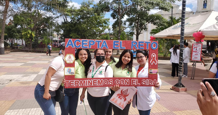 Feria educativa para prevención del VIH en el parque central de Estelí. Foto: José Enrique Ortega/Radio ABC Stereo