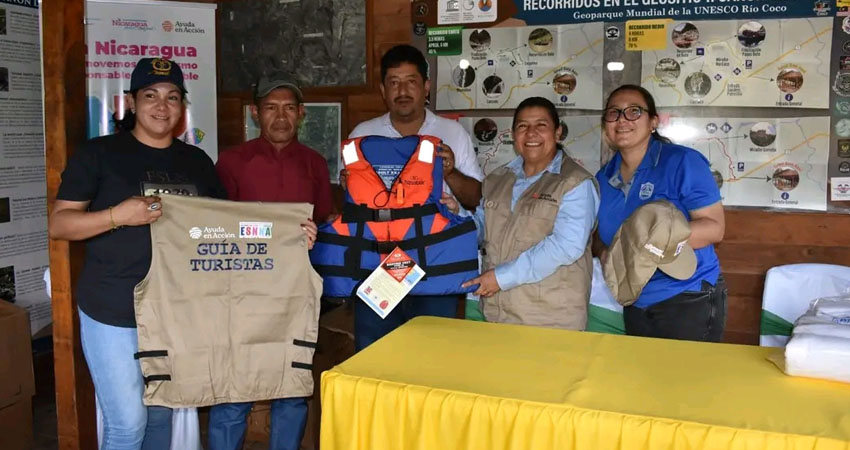 Entregan equipamiento a emprendedores turísticos de Somoto.    Foto: Cortesía de Intur / Radio ABC Stereo
