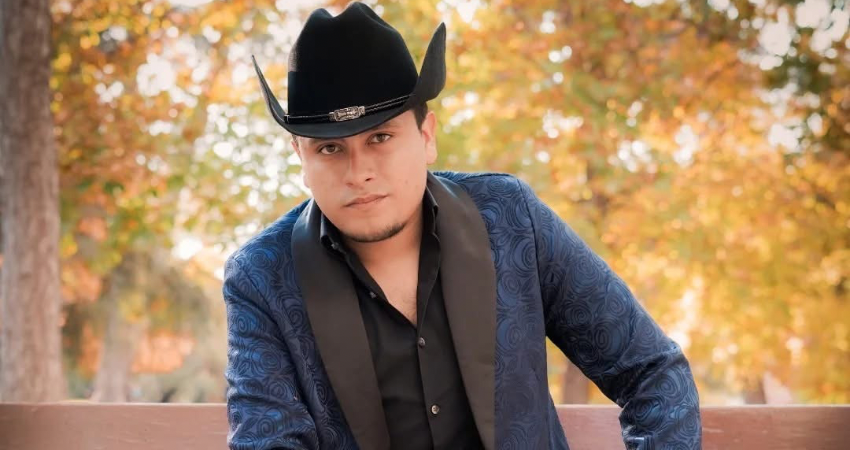 Keyner Valdivia, artista esteliano, lanza “Viva la Navidad”, una propuesta musical llena de espíritu festivo. Foto: Cortesía/Radio ABC Stereo