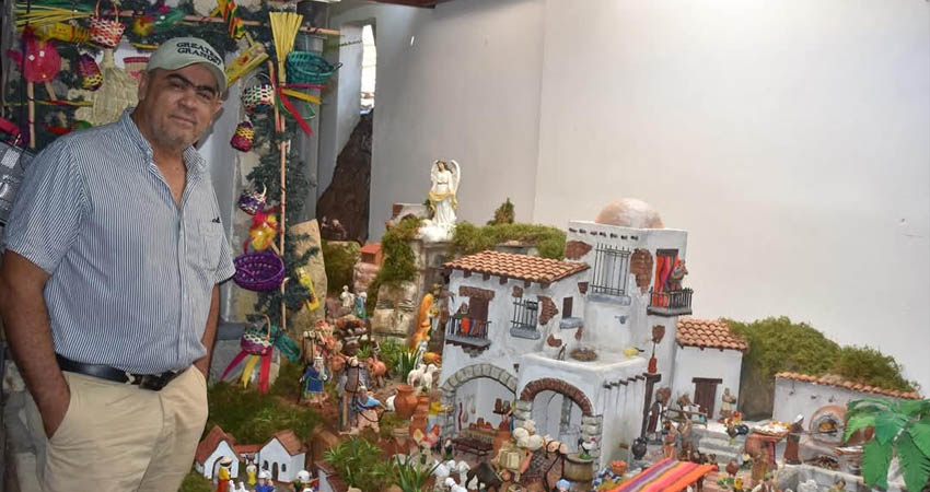 Julio Aguilera y su familia buscan reflejar las tradiciones y costumbres de la época con este nacimiento. Foto: Cortesía/Radio ABC Stereo