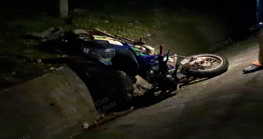 El motociclista perdió el control de su vehículo e impactó contra la vía. Foto: Cortesía/Radio ABC Stereo