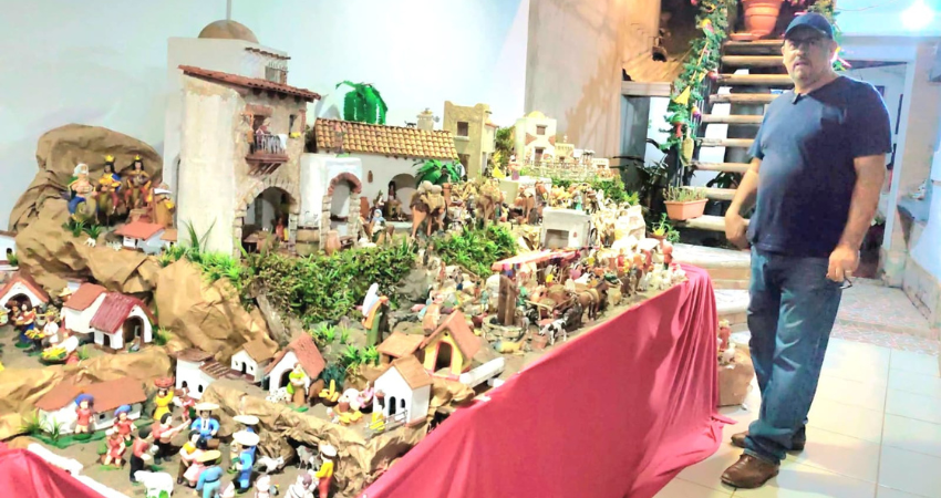 El arreglo en honor a la Natividad de Jesús tiene 1,400 piezas, entre ellas, varias elaboradas por artesanos de Mozonte.