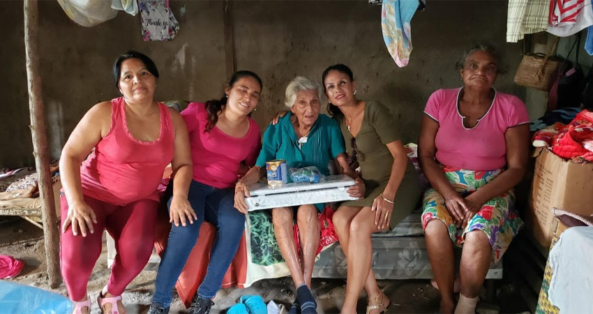 Ancianita se recupera de un derrame