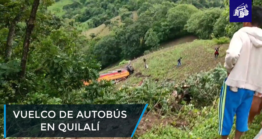 Autobús que transportaba al equipo de fútbol de Susucayán, se vuelca en Quilalí