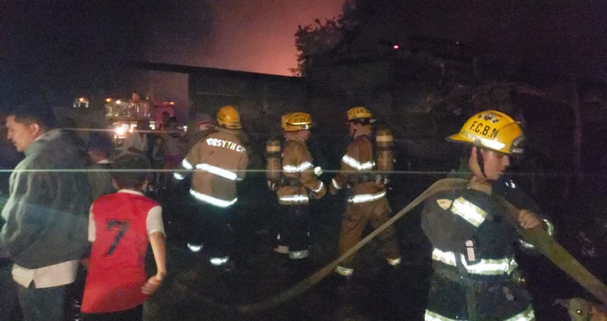 Incendio consume viviendas y afecta a bebé