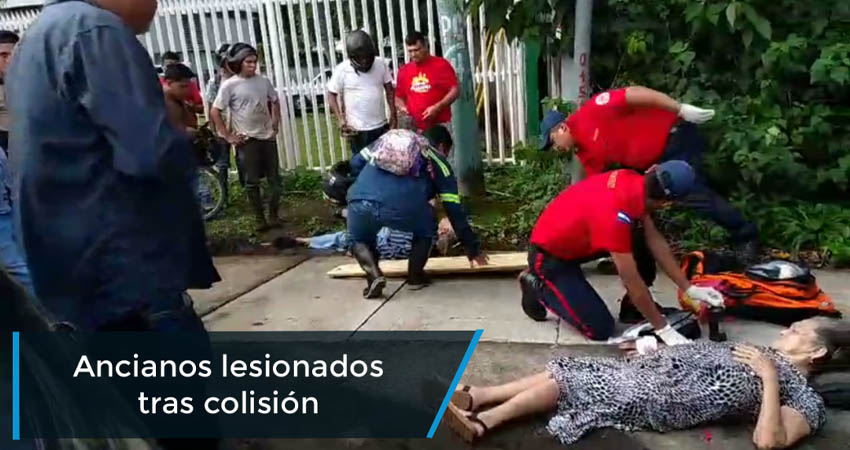 Dos ancianos lesionados tras colisión de un vehículo contra un poste de energía eléctrica