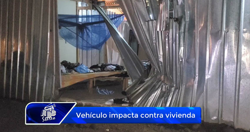 Vehículo impacta contra vivienda en el barrio Alexis Arguello