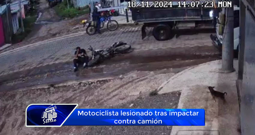 Motociclista lesionado tras impactar contra camión en Villa Sandino